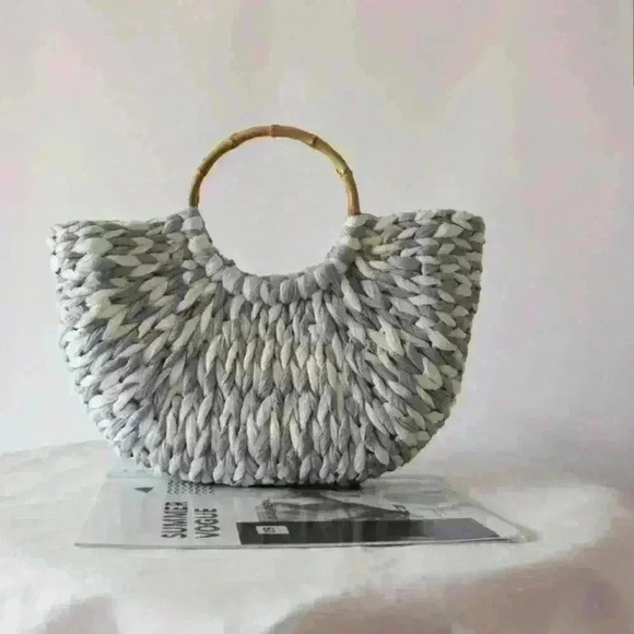 Woman’s woven handbag - Picture 3 of 3